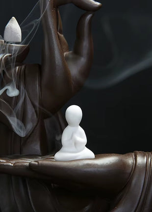 ZenCascade™ – Keramisk Bakflod rökelse hållare med Buddha hand